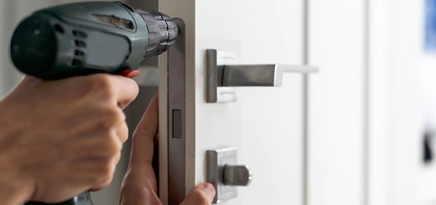 Locksmith For Lock Replacement Near Me in West Carson, CA